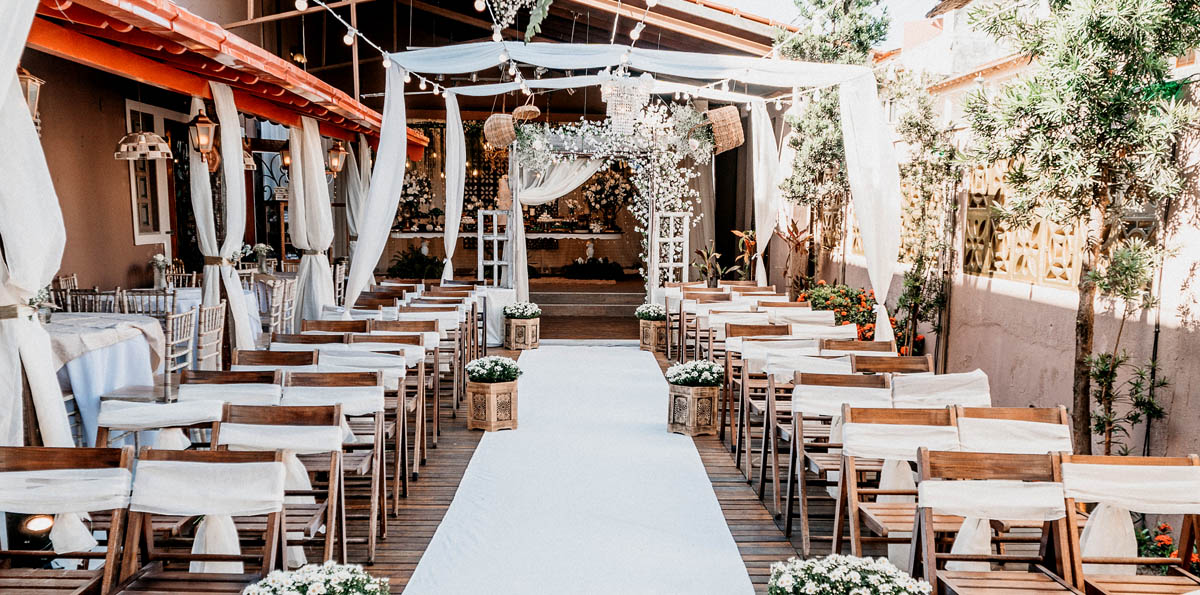 An image of a wide wedding aisle.